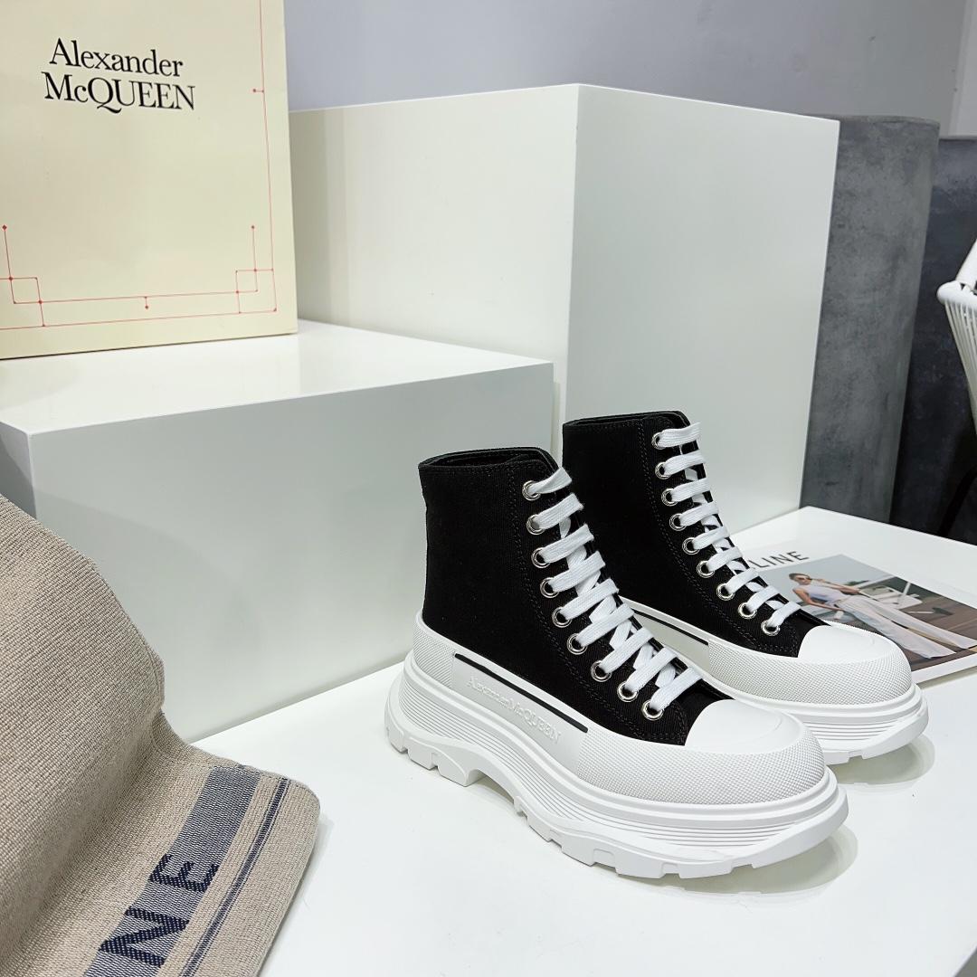 Alexander Mqueen Tread Slick Boot In Magnolia - DopestKickz