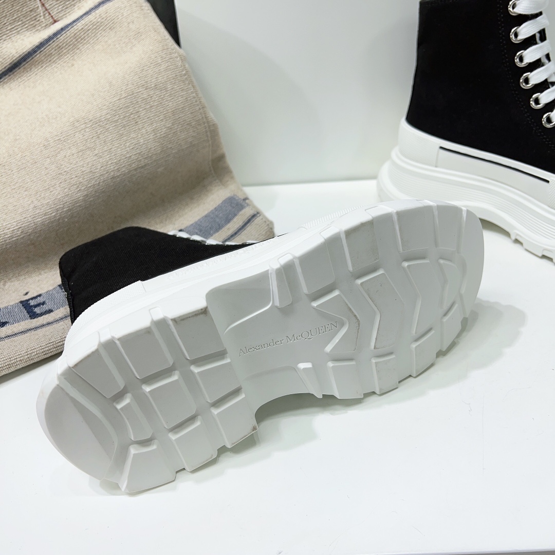 Alexander Mqueen Tread Slick Boot In Magnolia - DopestKickz