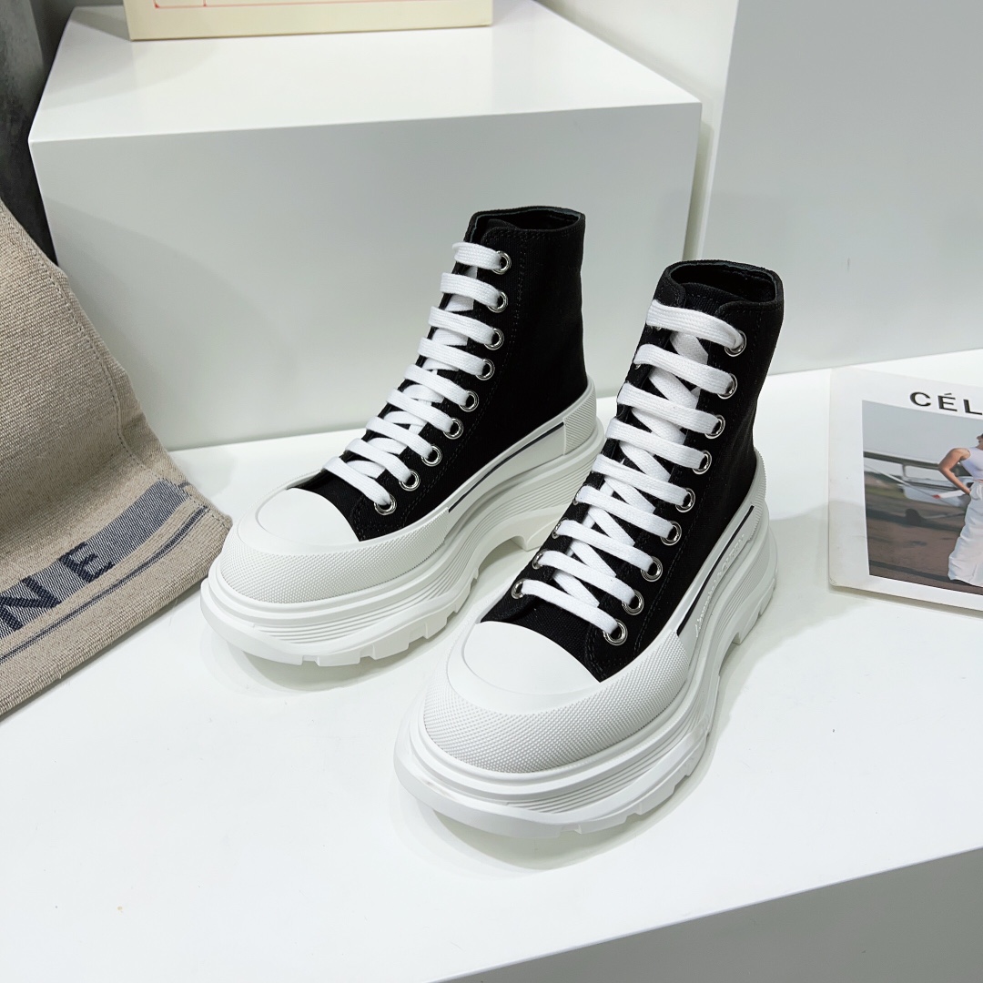 Alexander Mqueen Tread Slick Boot In Magnolia - DopestKickz