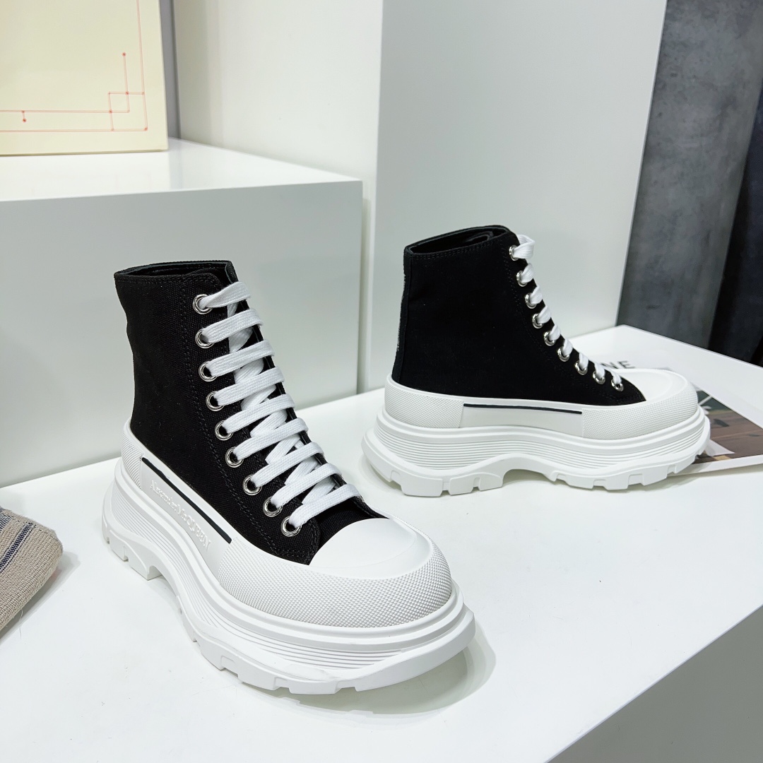 Alexander Mqueen Tread Slick Boot In Magnolia - DopestKickz