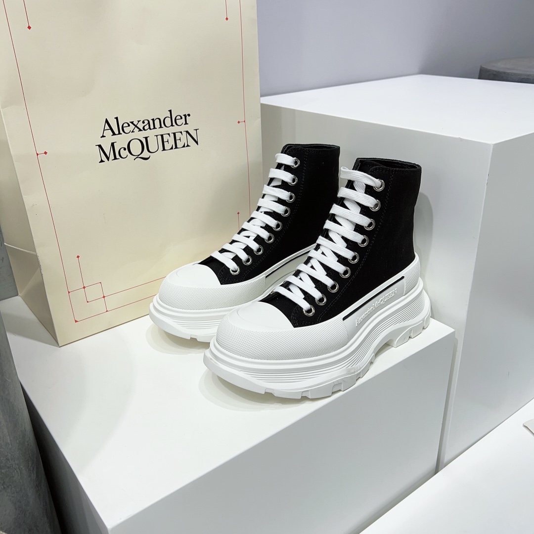 Alexander Mqueen Tread Slick Boot In Magnolia - DopestKickz