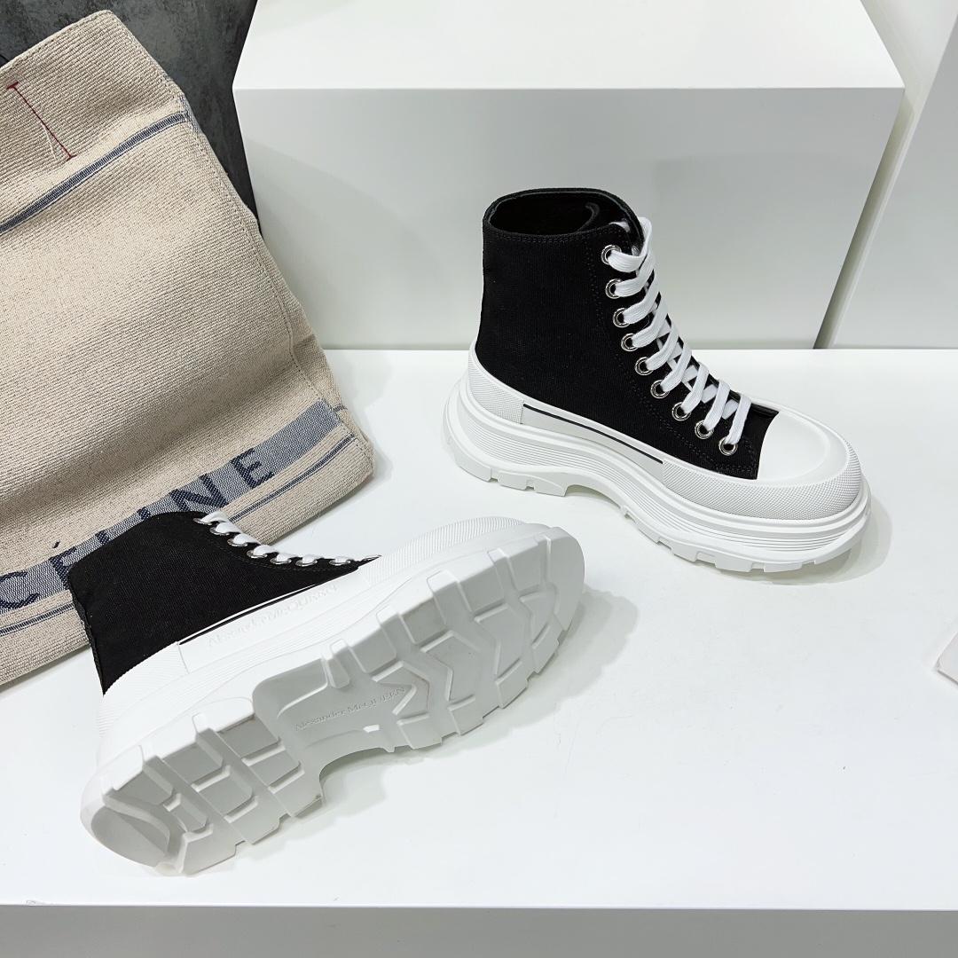 Alexander Mqueen Tread Slick Boot In Magnolia - DopestKickz
