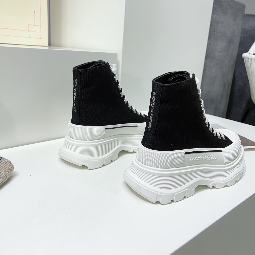 Alexander Mqueen Tread Slick Boot In Magnolia - DopestKickz