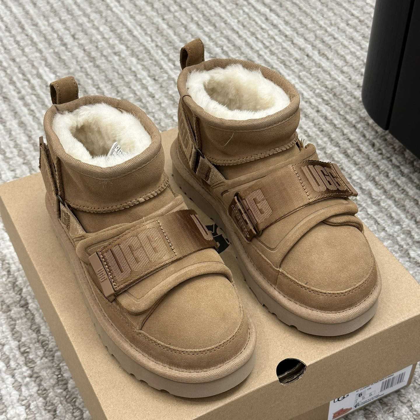Ugg Logo Boots - DopestKickz