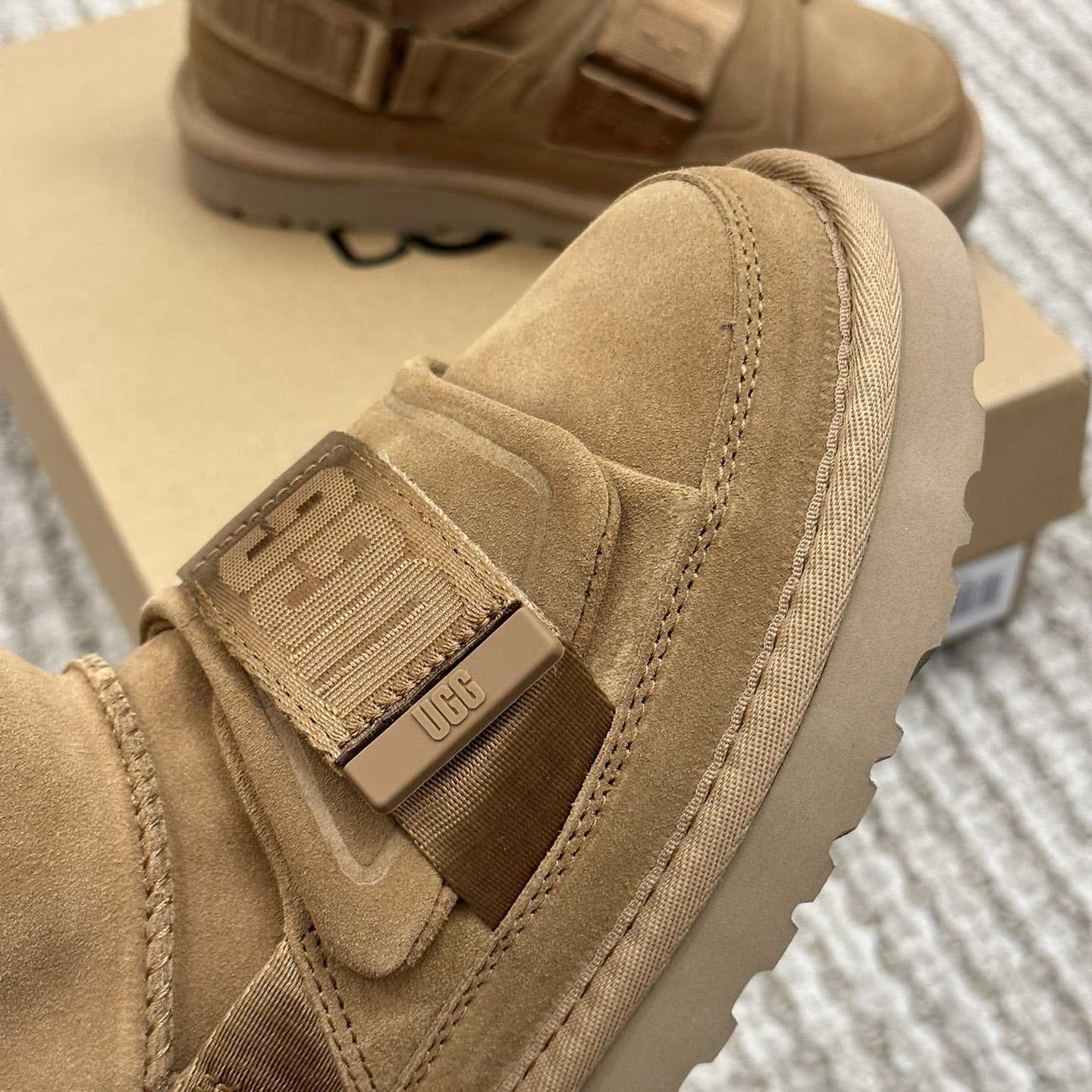 Ugg Logo Boots - DopestKickz