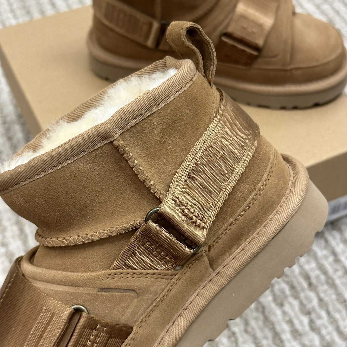 Ugg Logo Boots - DopestKickz