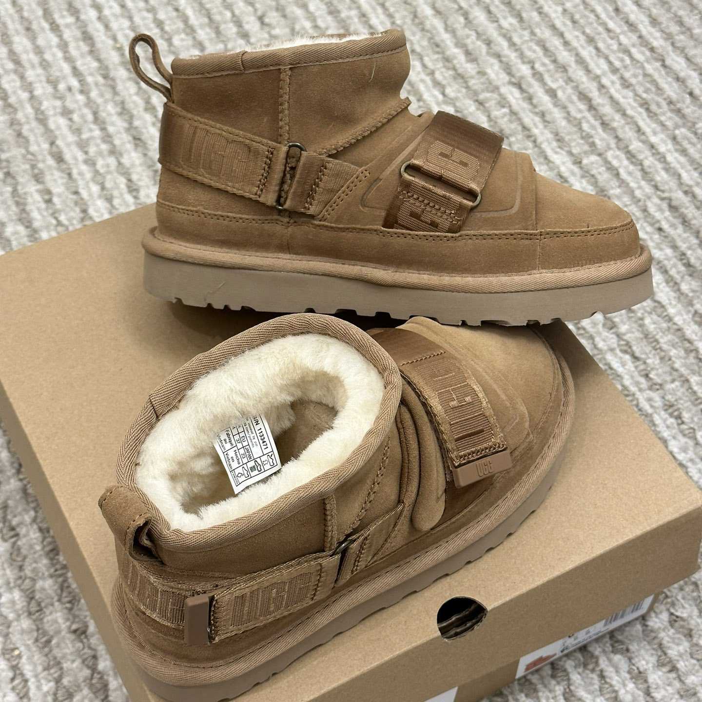 Ugg Logo Boots - DopestKickz