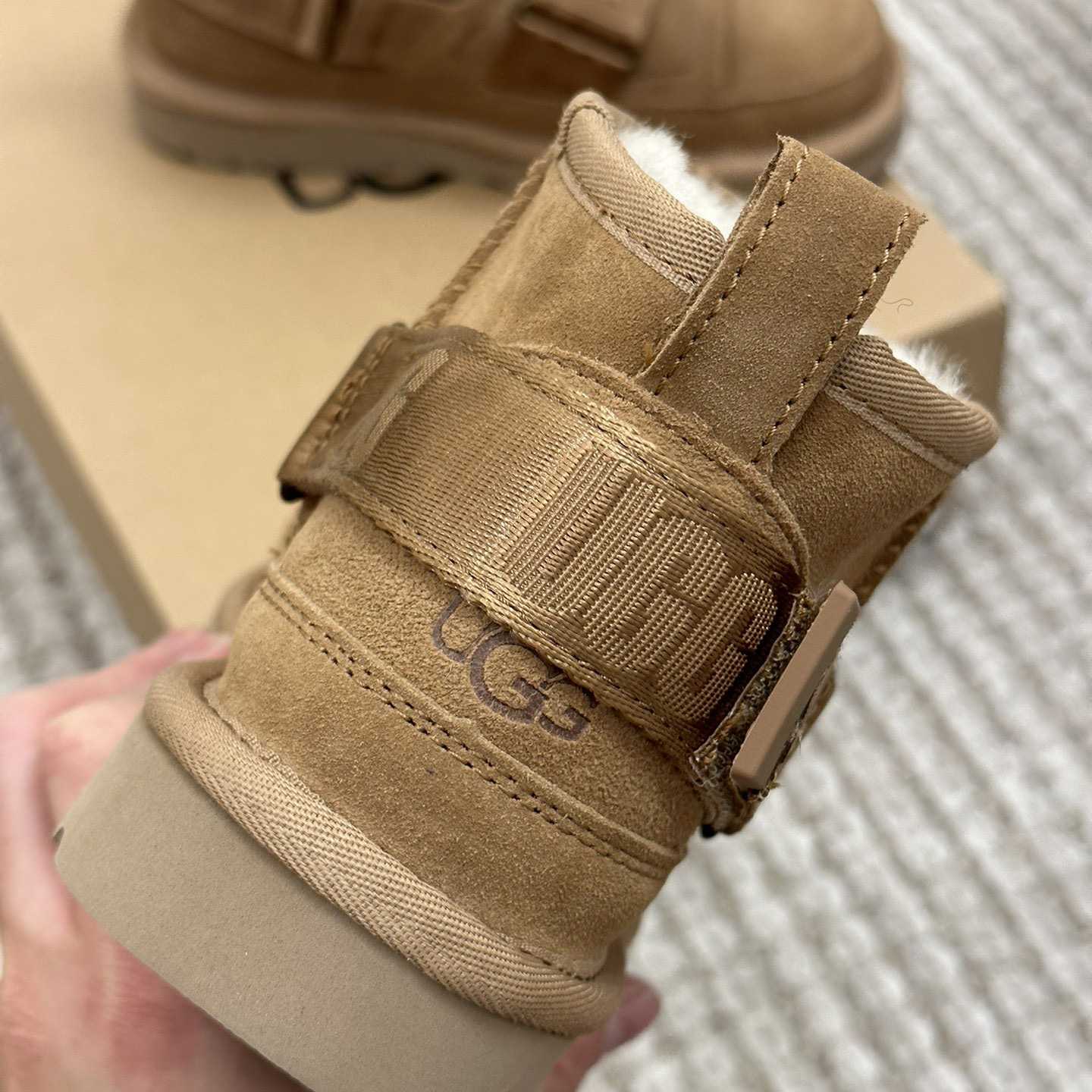Ugg Logo Boots - DopestKickz