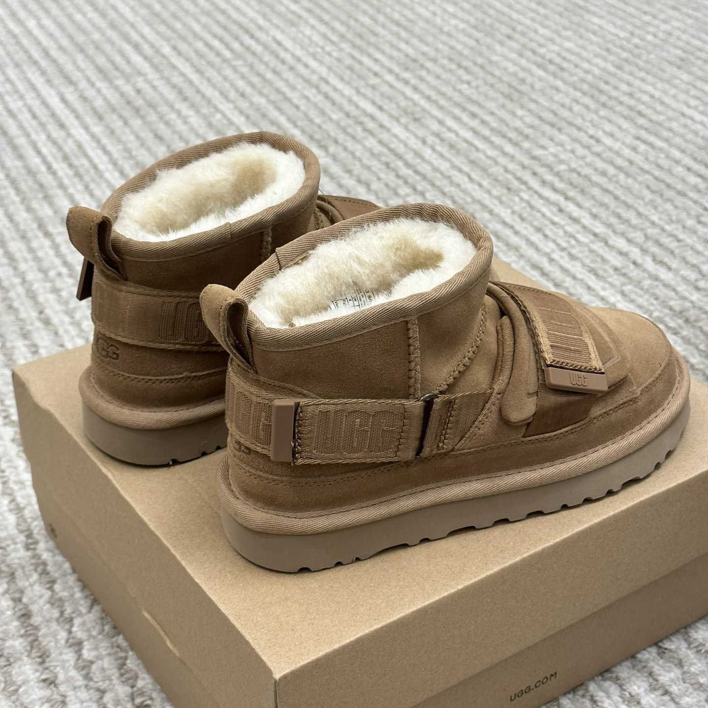 Ugg Logo Boots - DopestKickz