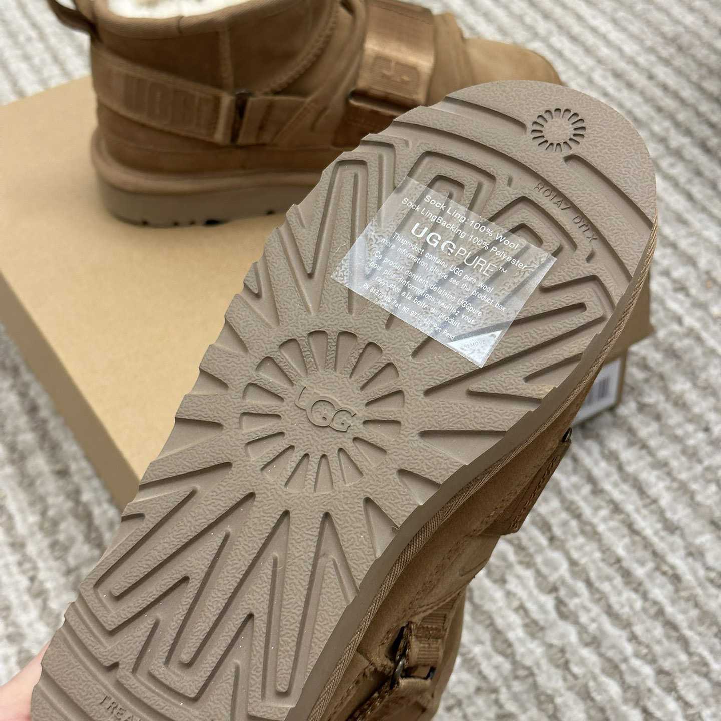 Ugg Logo Boots - DopestKickz