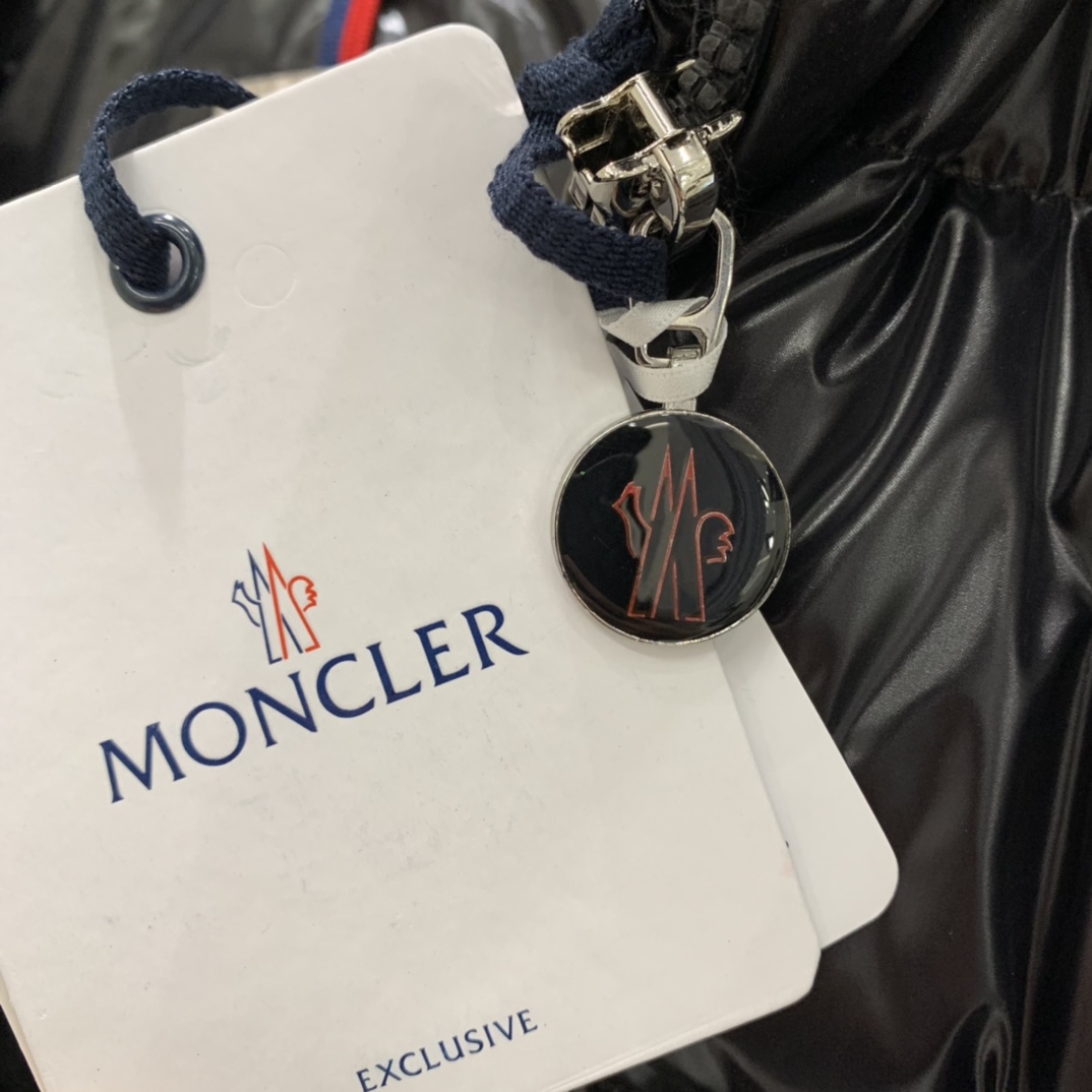 Moncler Lunetiere Short Down Jacket - DopestKickz