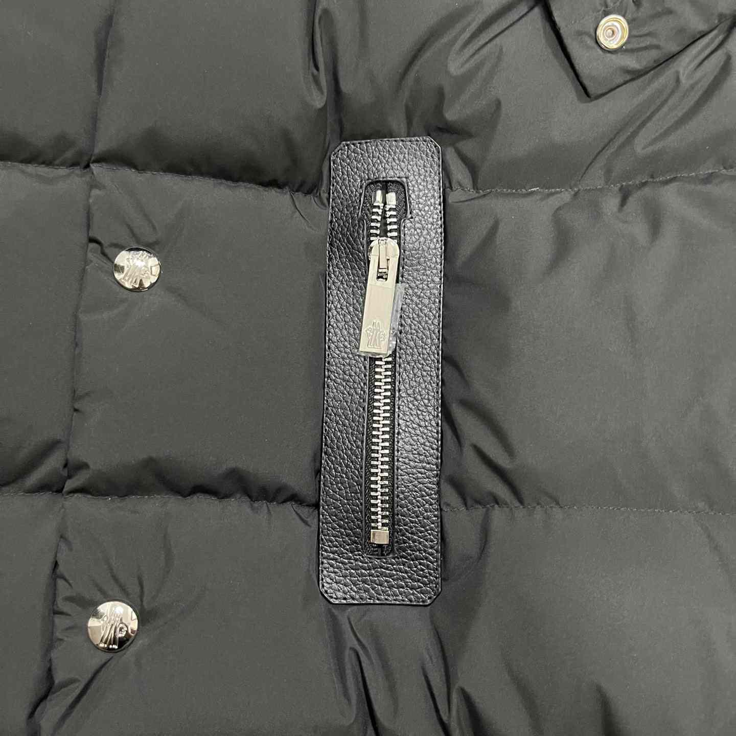 Moncler Bauges Short Down Jacket - DopestKickz