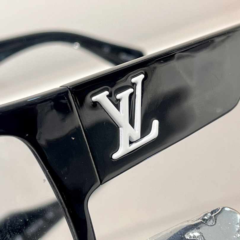 Louis Vuitton Cyclone Sport Mask     Z1741U - DopestKickz