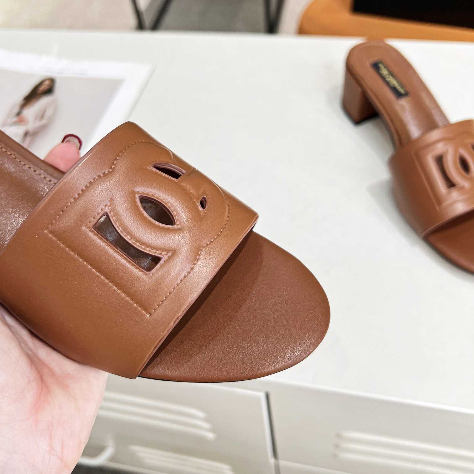 Dolce & Gabbana Calfskin Sliders With DG Logo - DopestKickz