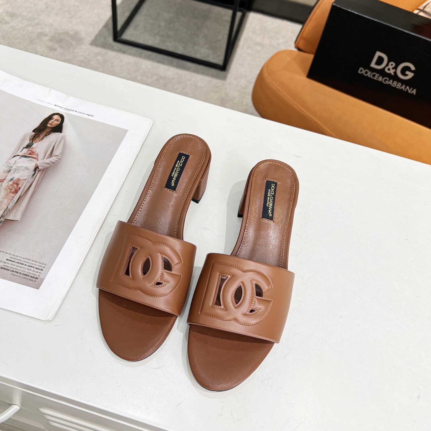 Dolce & Gabbana Calfskin Sliders With DG Logo - DopestKickz