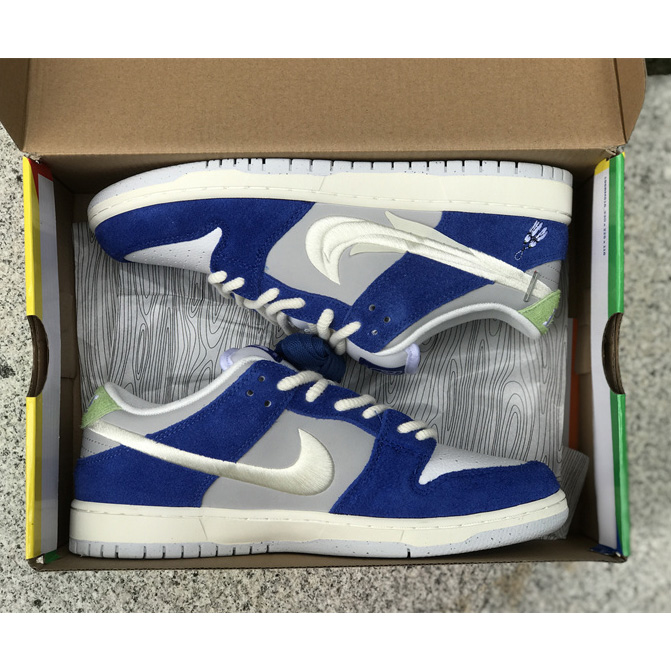 Fly Streetwear x Nike SB Dunk Low Sneaker         DQ5130-400 - DopestKickz