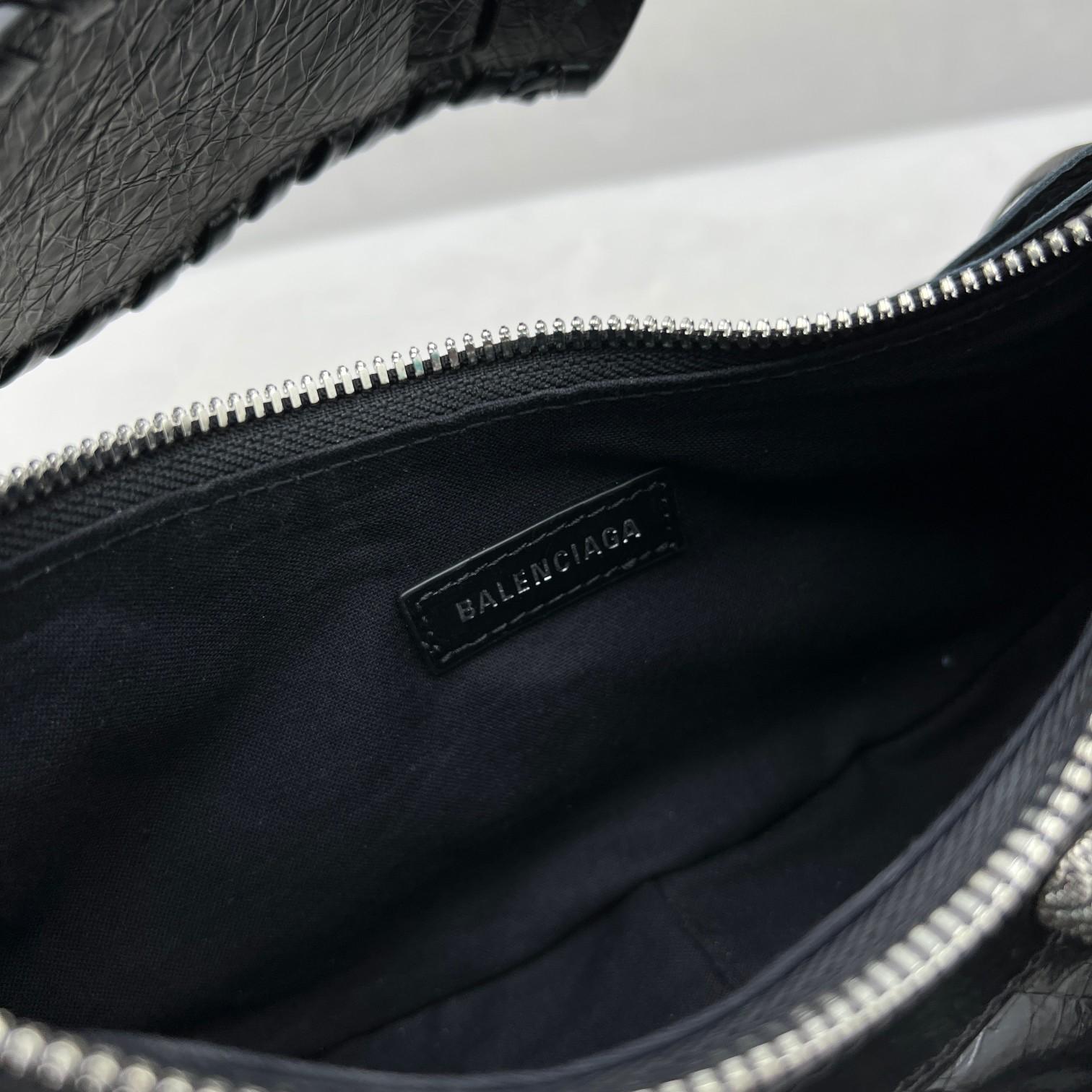 Balenciaga Women's Le Cagole Shoulder Bag(26-16-9.9cm) - DopestKickz