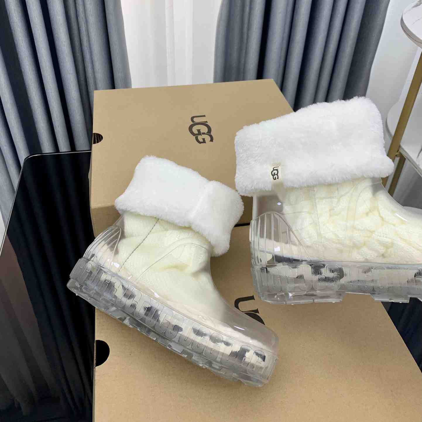 Ugg Drizlita Clear Womens Taffy White Fashion Boots - DopestKickz