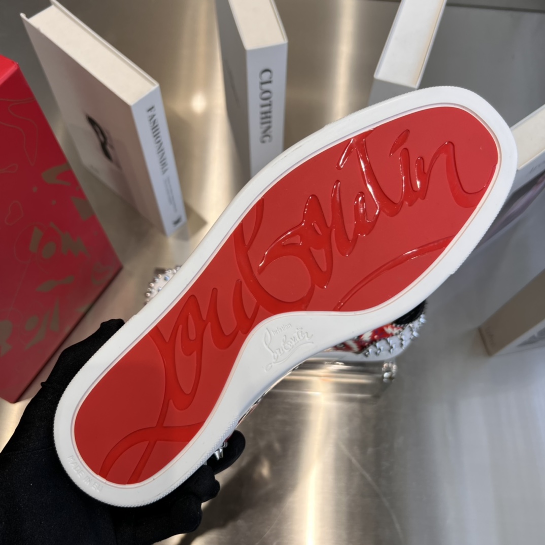 Christian Louboutin Low-Top Sneaker - DopestKickz