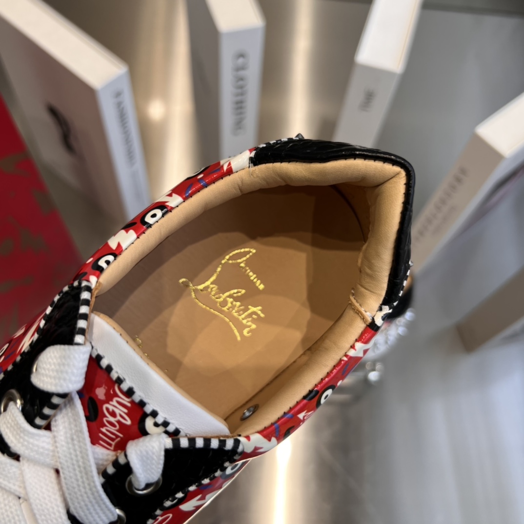 Christian Louboutin Low-Top Sneaker - DopestKickz