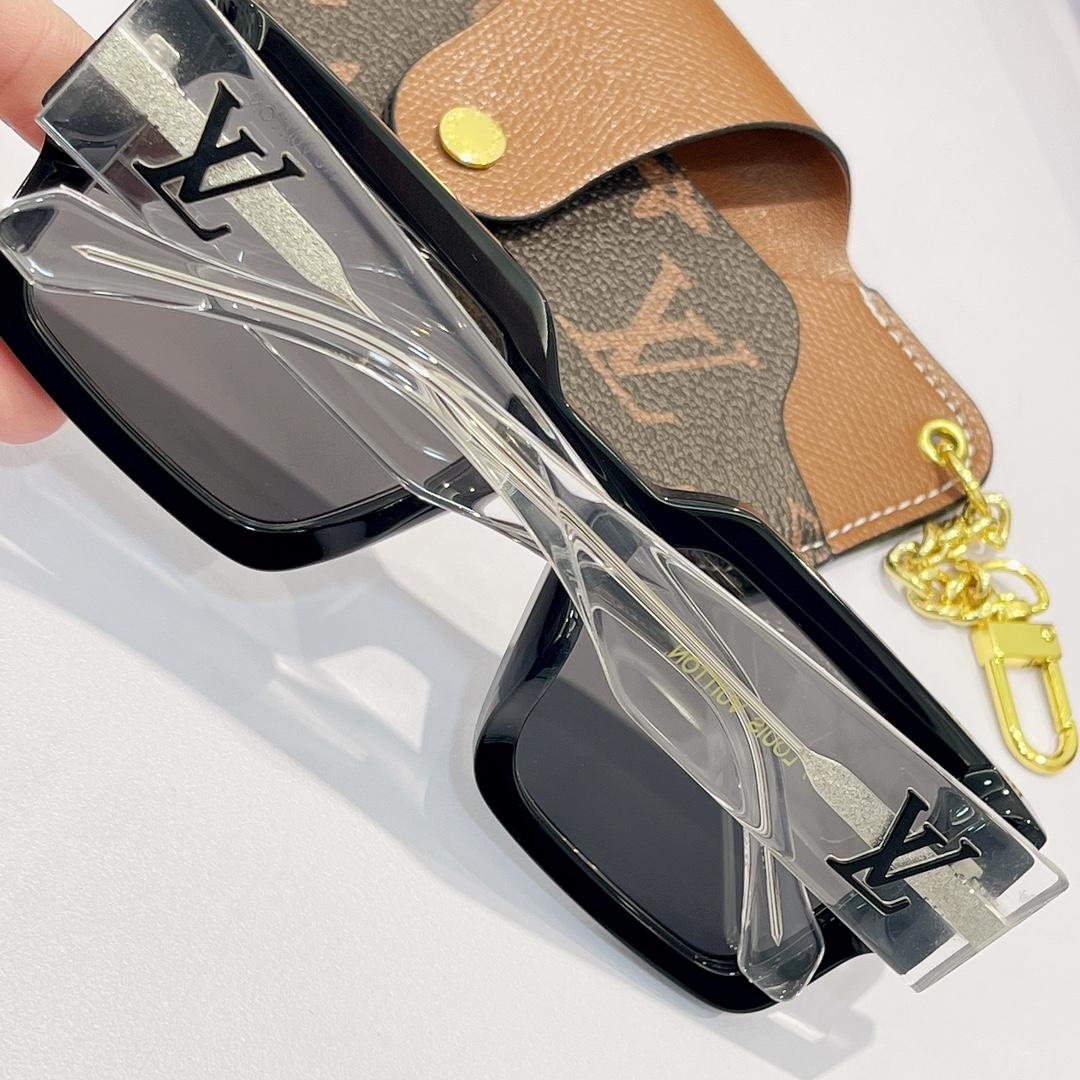 Louis Vuitton LV Clash Square Sunglasses   Z1580W - DopestKickz