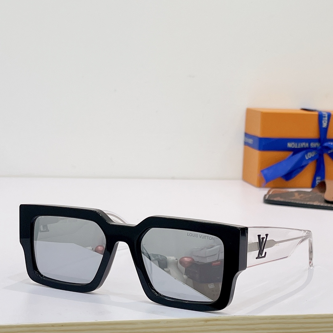 Louis Vuitton LV Clash Square Sunglasses   Z1580W - DopestKickz