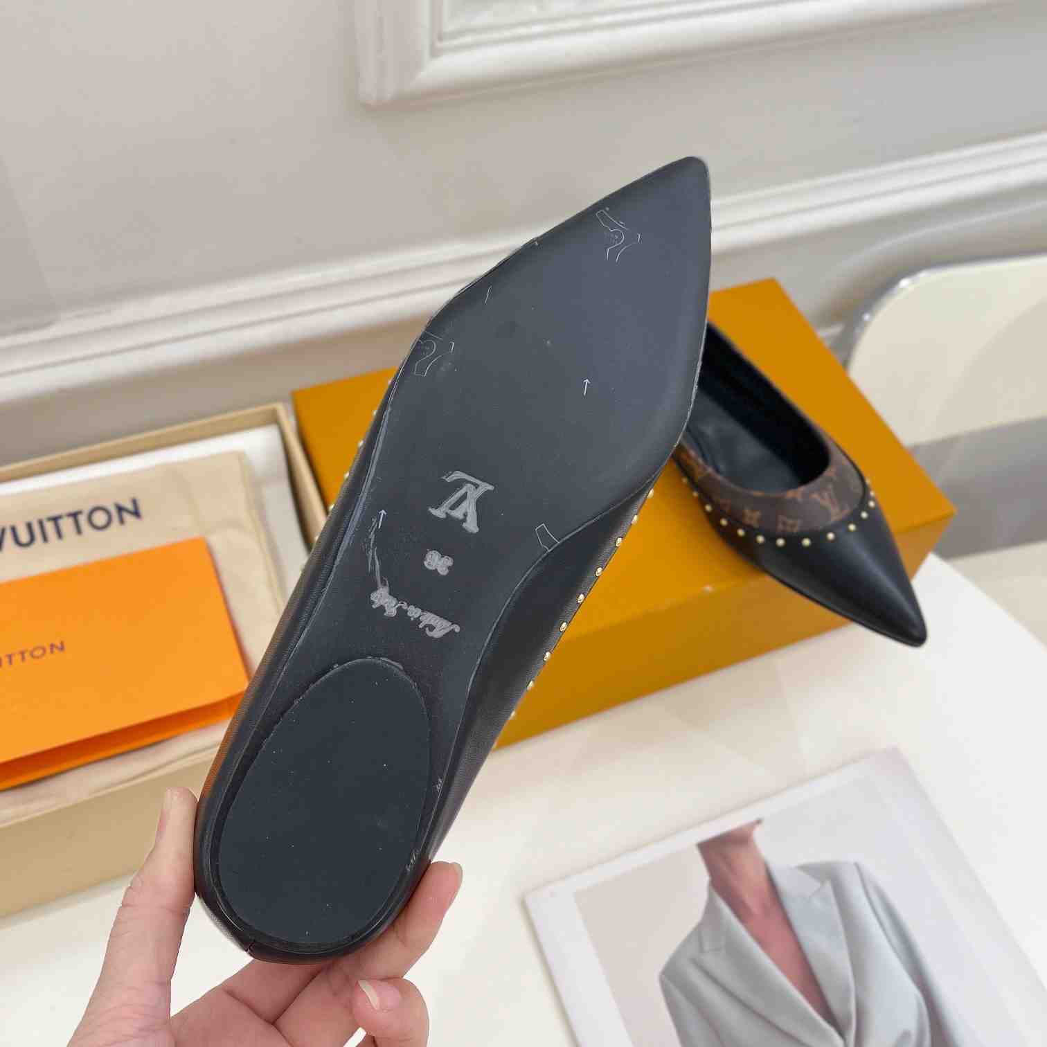 Louis Vuitton Signature Flat Ballerina   1AACKB - DopestKickz