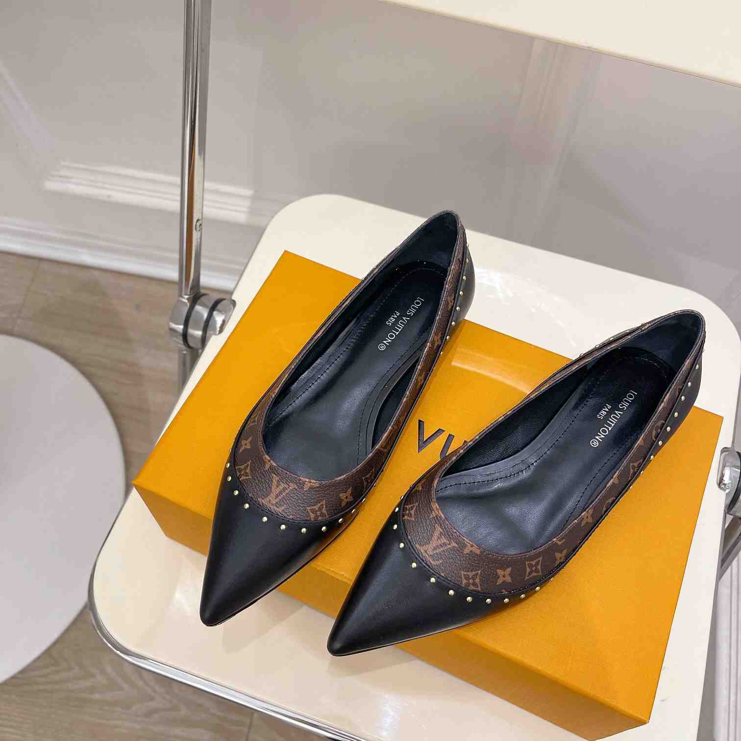 Louis Vuitton Signature Flat Ballerina   1AACKB - DopestKickz