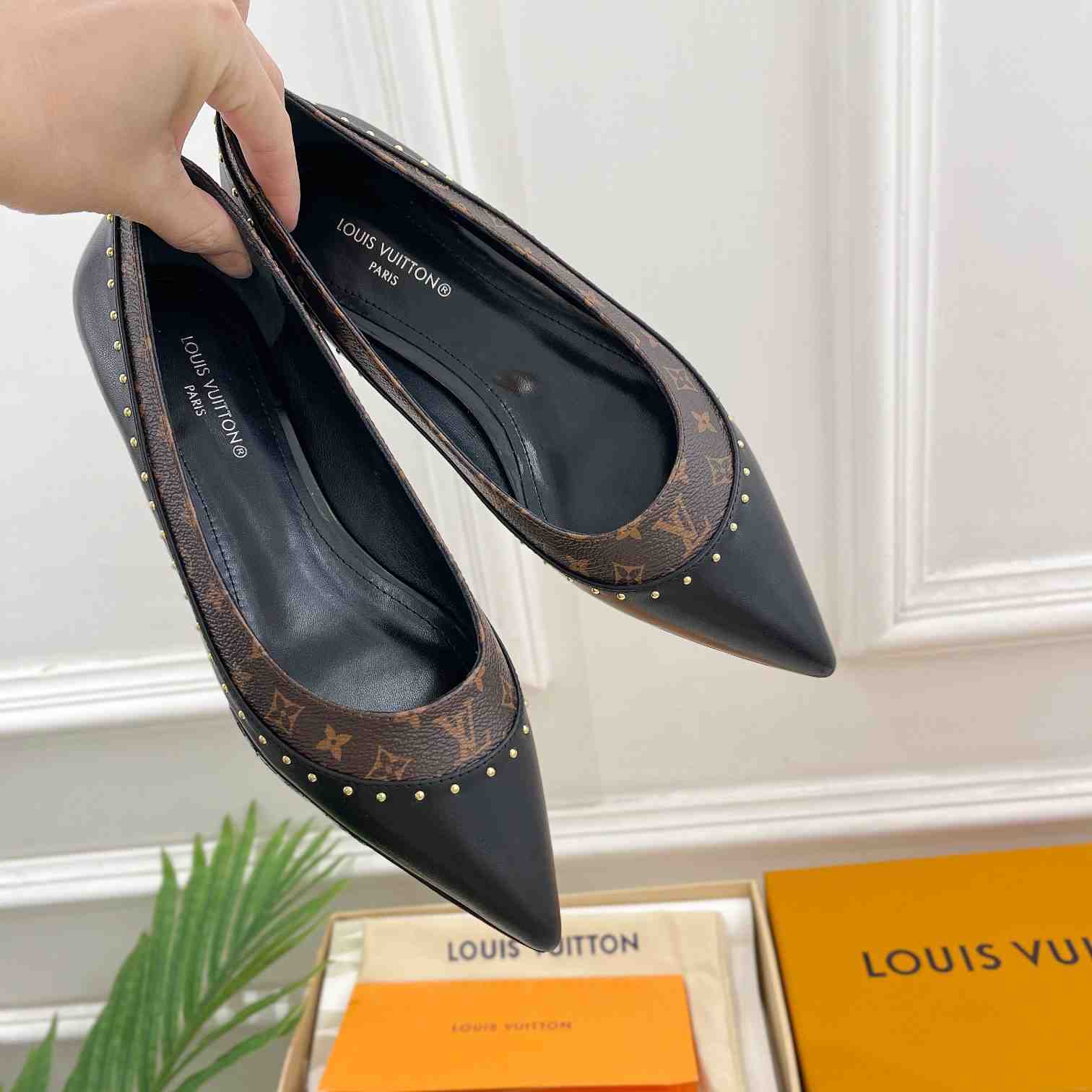 Louis Vuitton Signature Flat Ballerina   1AACKB - DopestKickz