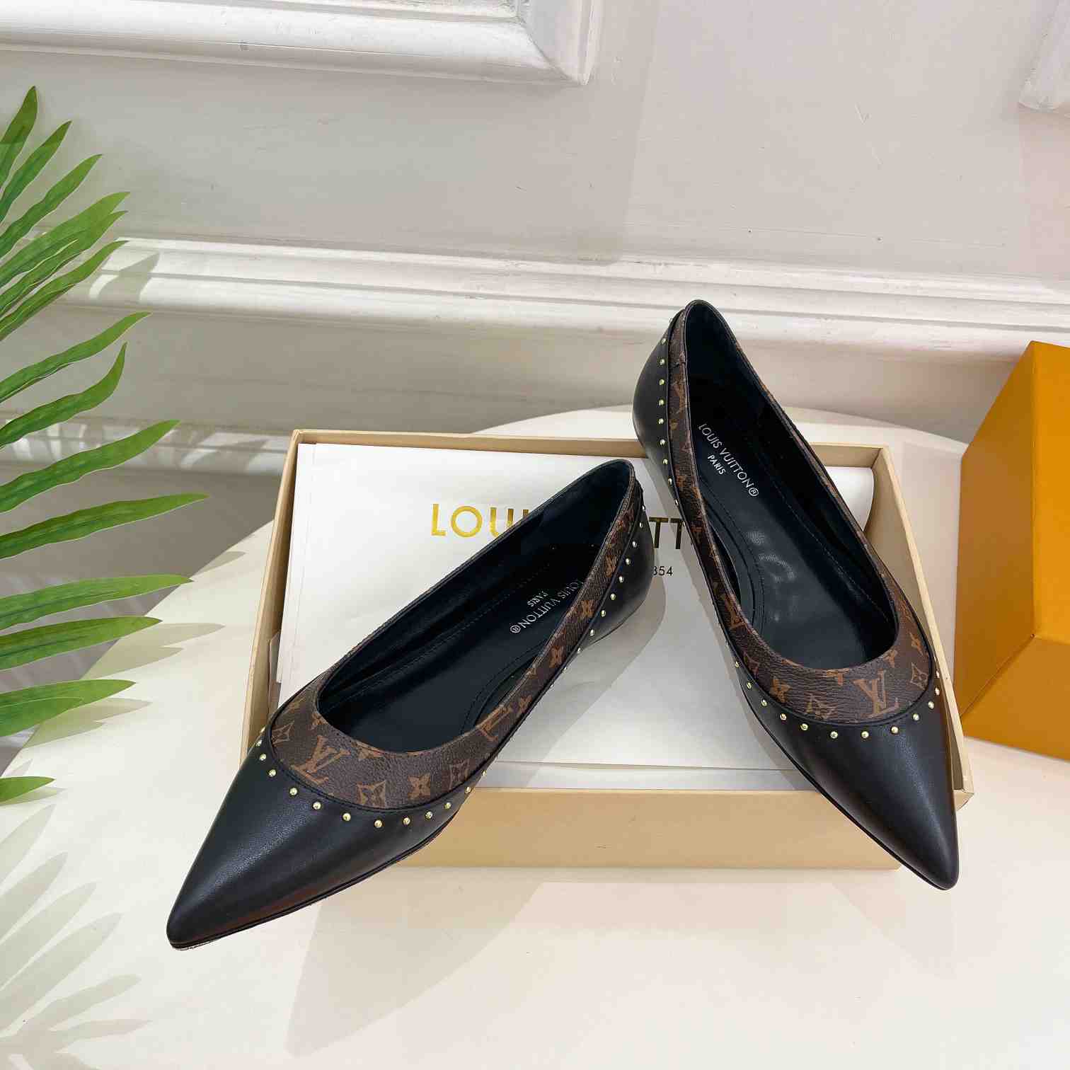 Louis Vuitton Signature Flat Ballerina   1AACKB - DopestKickz