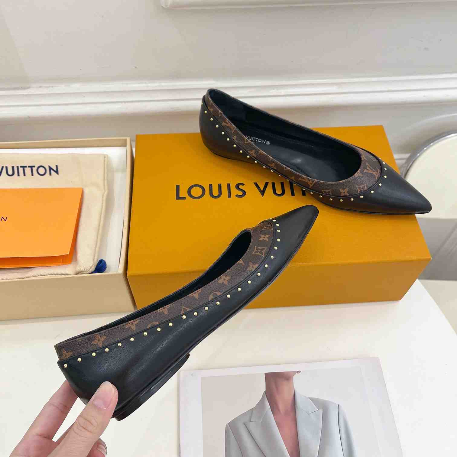 Louis Vuitton Signature Flat Ballerina   1AACKB - DopestKickz