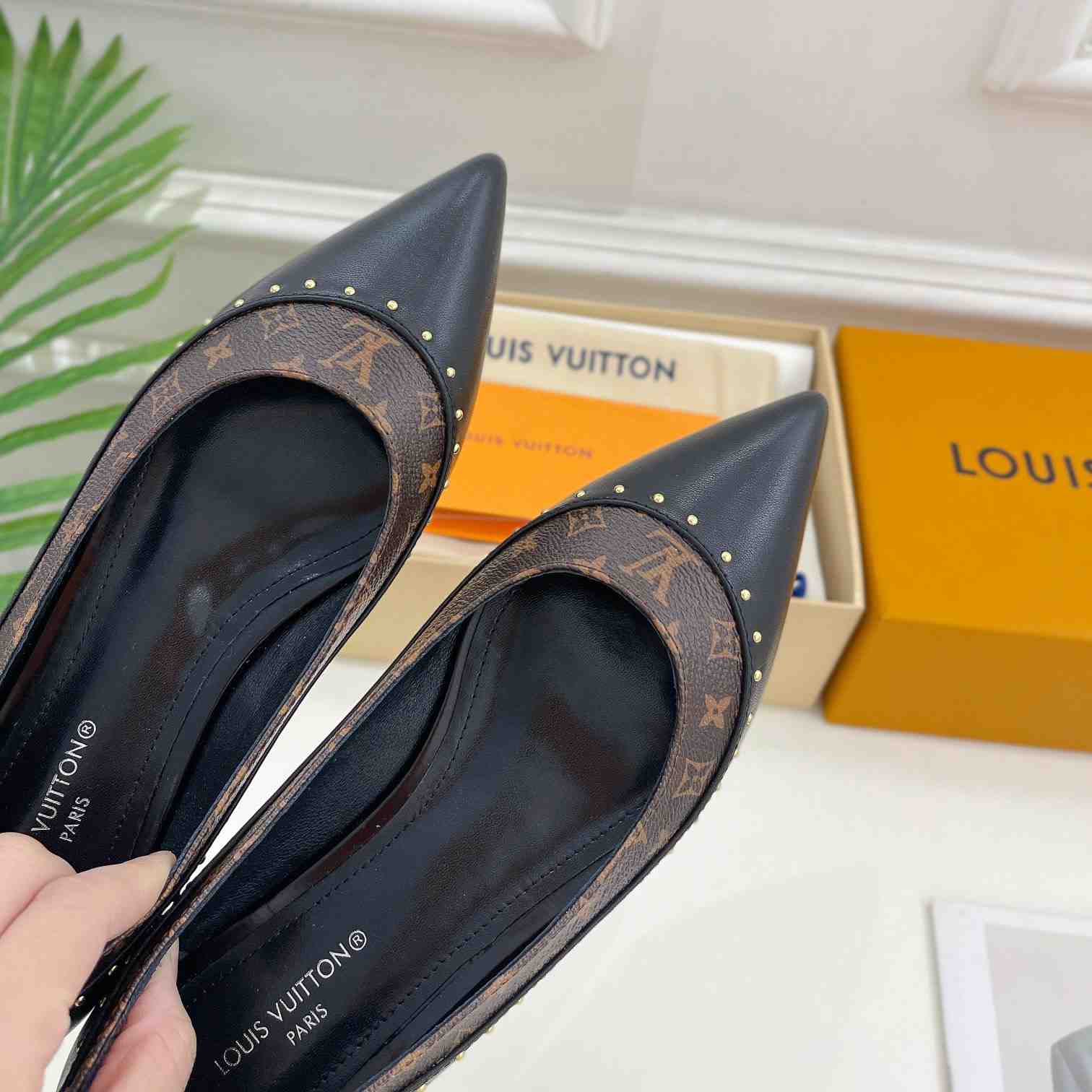 Louis Vuitton Signature Flat Ballerina   1AACKB - DopestKickz