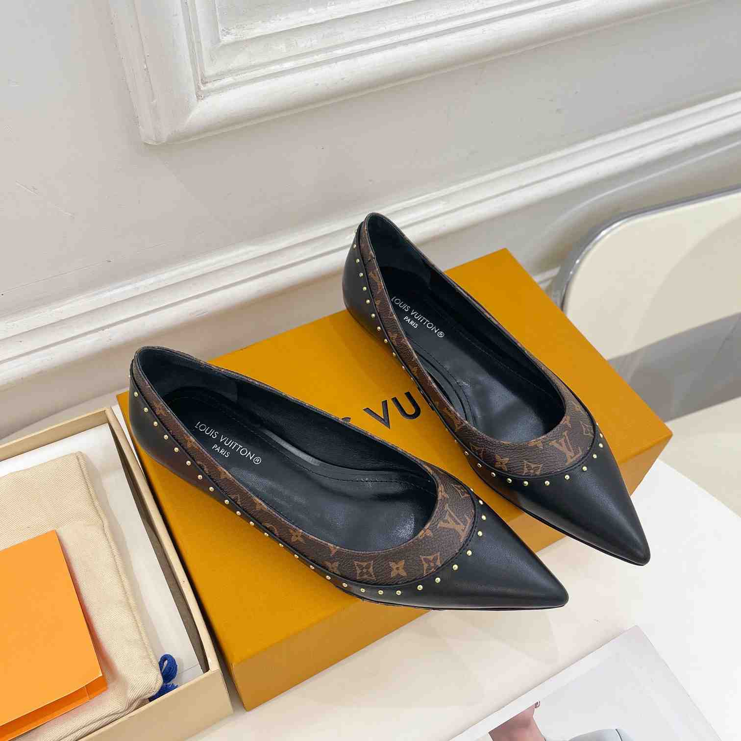 Louis Vuitton Signature Flat Ballerina   1AACKB - DopestKickz