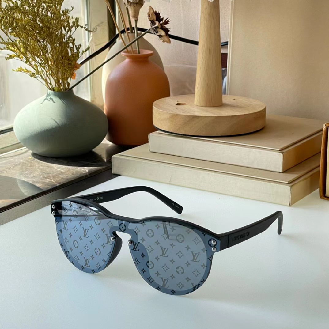 Louis Vuitton LV Waimea Round Sunglasses    - DopestKickz