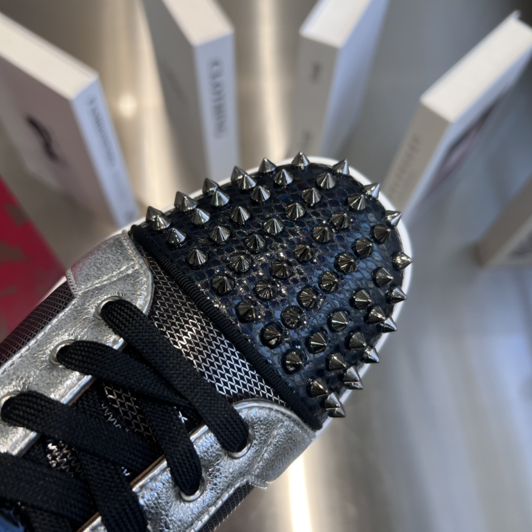 Christian Louboutin Low-Top Sneaker - DopestKickz