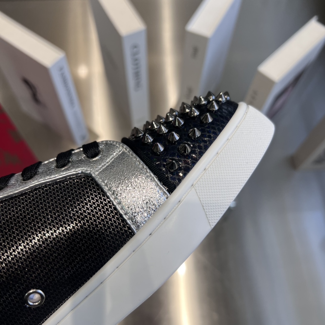 Christian Louboutin Low-Top Sneaker - DopestKickz