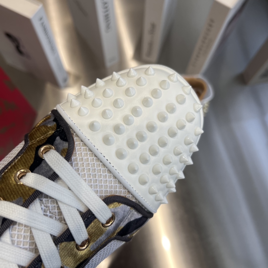 Christian Louboutin Low-Top Sneaker - DopestKickz