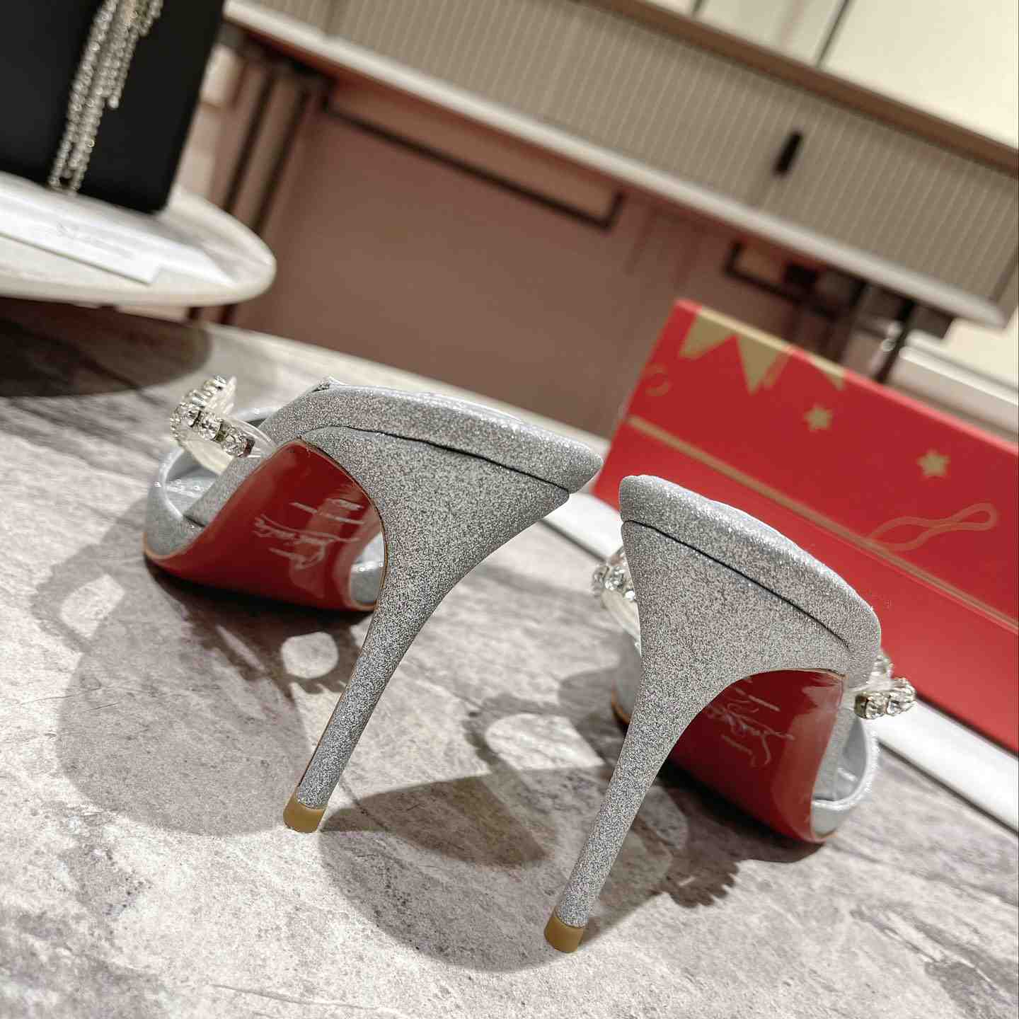 Christian Louboutin Planet Queen Pump  85mm - DopestKickz