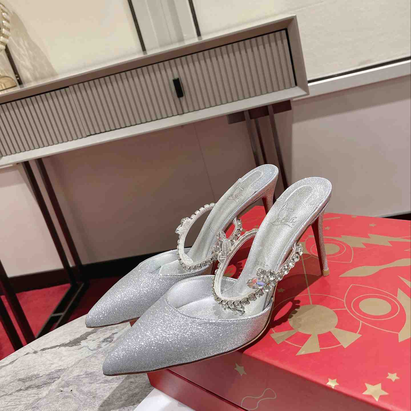 Christian Louboutin Planet Queen Pump  85mm - DopestKickz