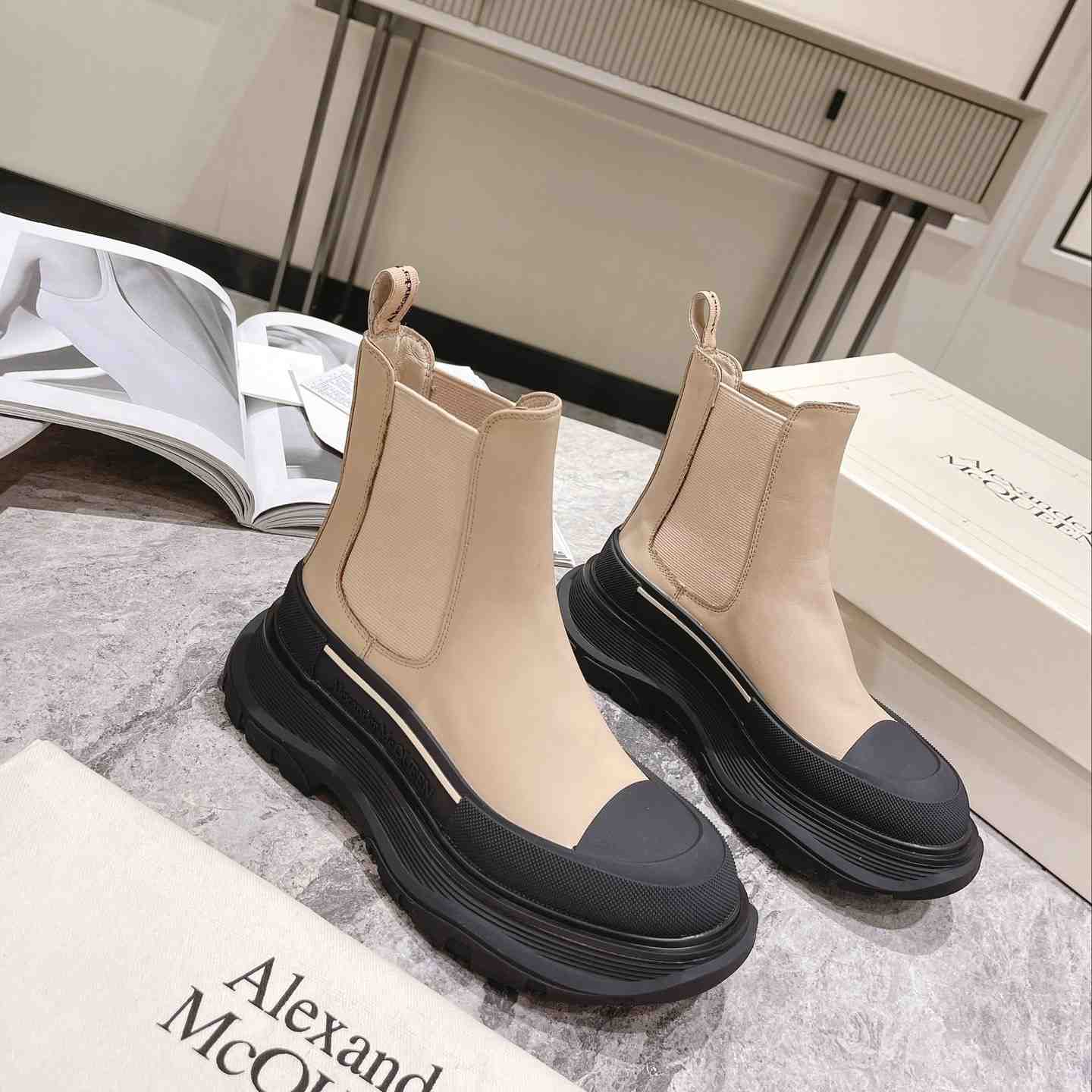 Alexander Mqueen Tread Slick Chelsea Boots - DopestKickz