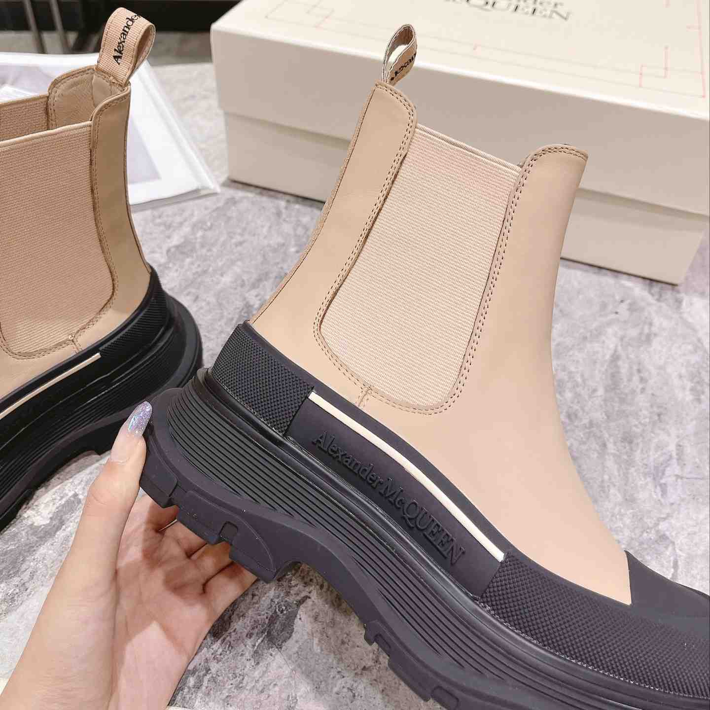 Alexander Mqueen Tread Slick Chelsea Boots - DopestKickz