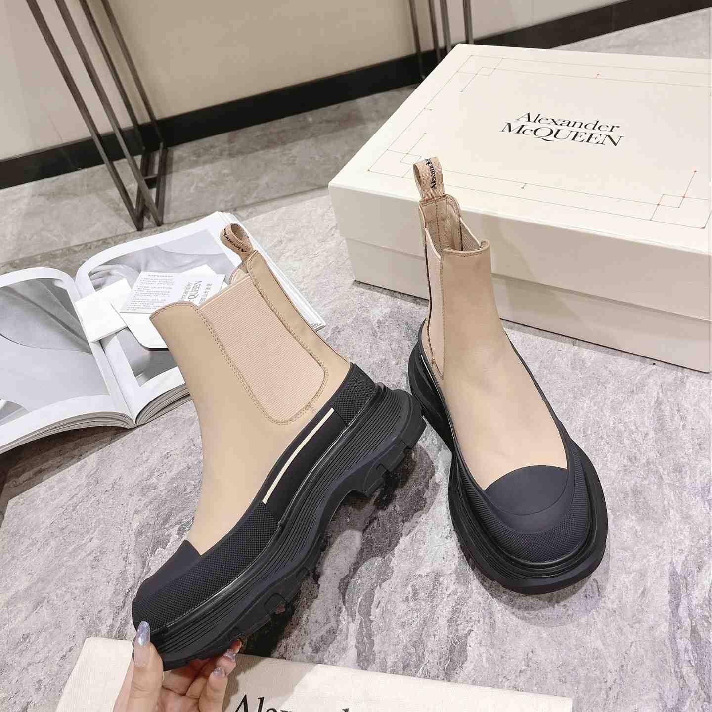 Alexander Mqueen Tread Slick Chelsea Boots - DopestKickz