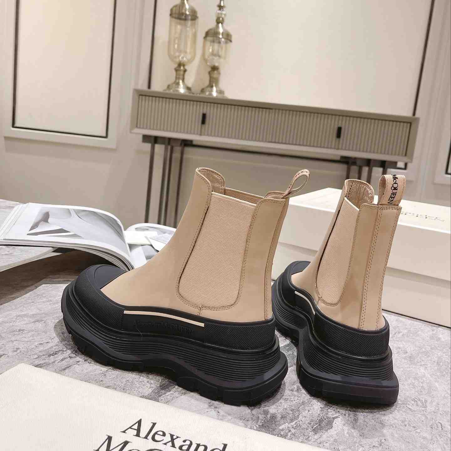 Alexander Mqueen Tread Slick Chelsea Boots - DopestKickz