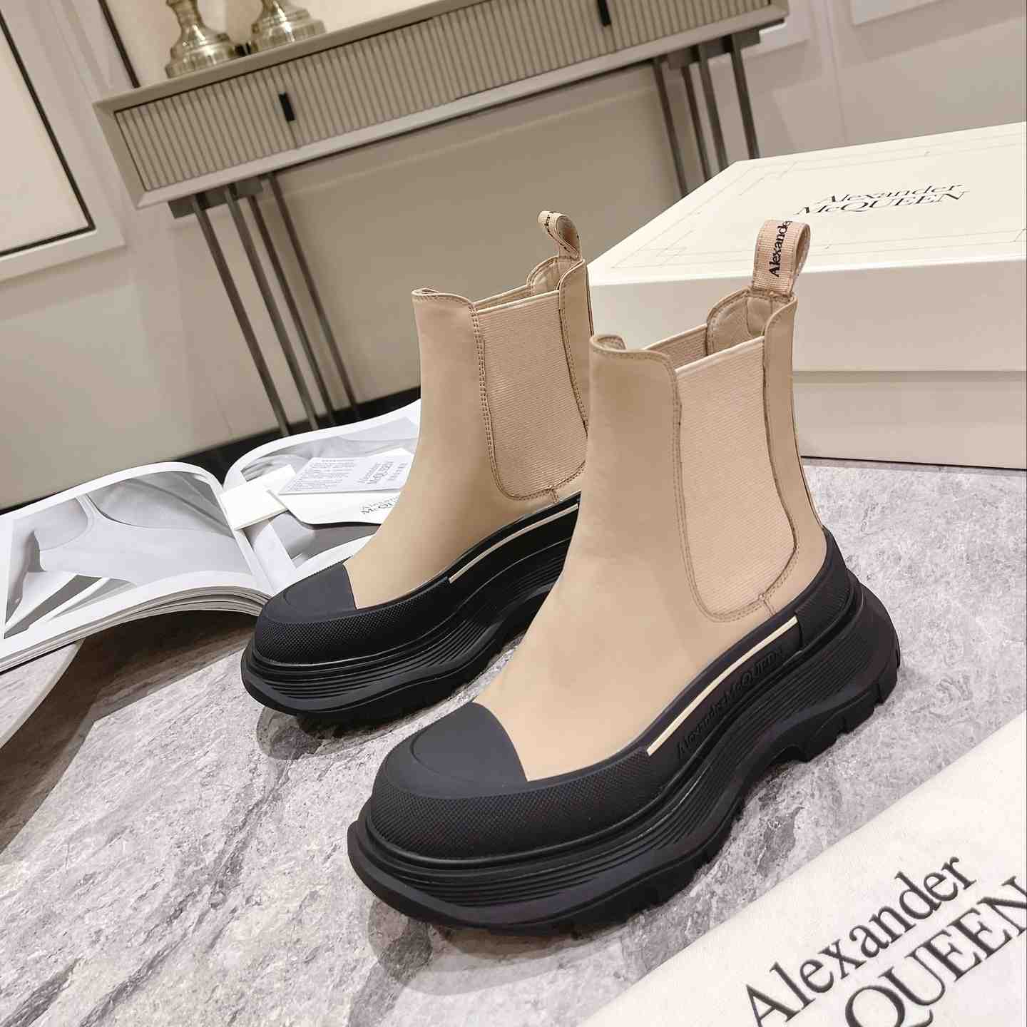 Alexander Mqueen Tread Slick Chelsea Boots - DopestKickz