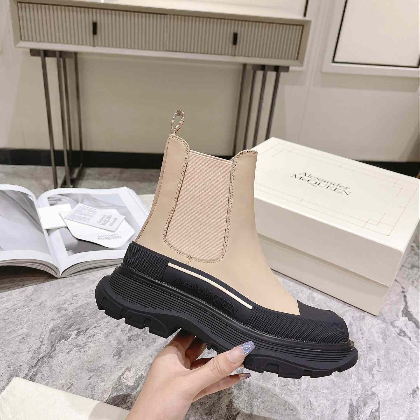 Alexander Mqueen Tread Slick Chelsea Boots - DopestKickz