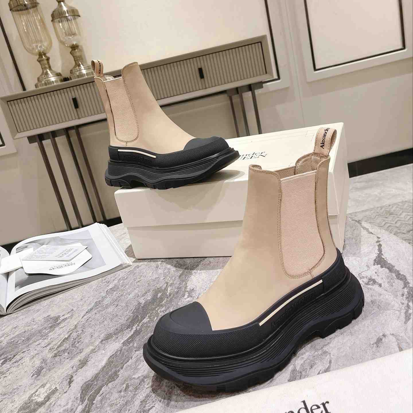 Alexander Mqueen Tread Slick Chelsea Boots - DopestKickz