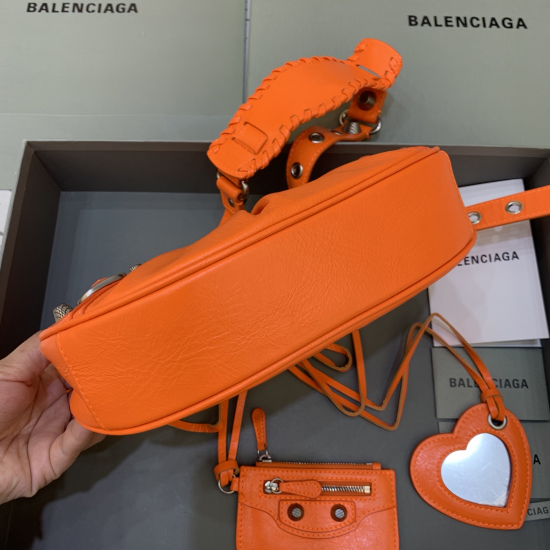 Balenciaga Le Cagole XS Shoulder Bag (26-12-6cm) - DopestKickz