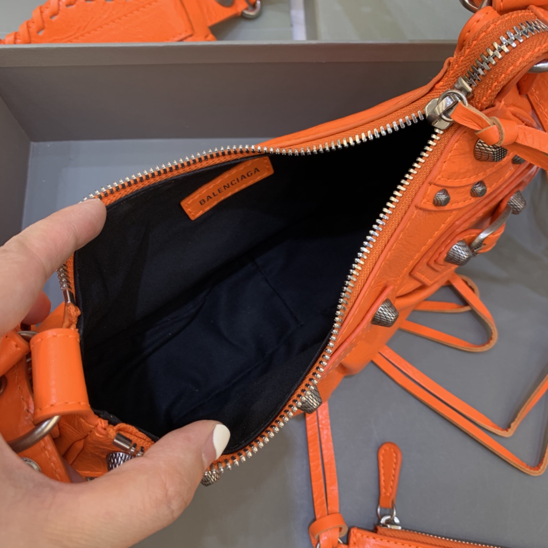 Balenciaga Le Cagole XS Shoulder Bag (26-12-6cm) - DopestKickz