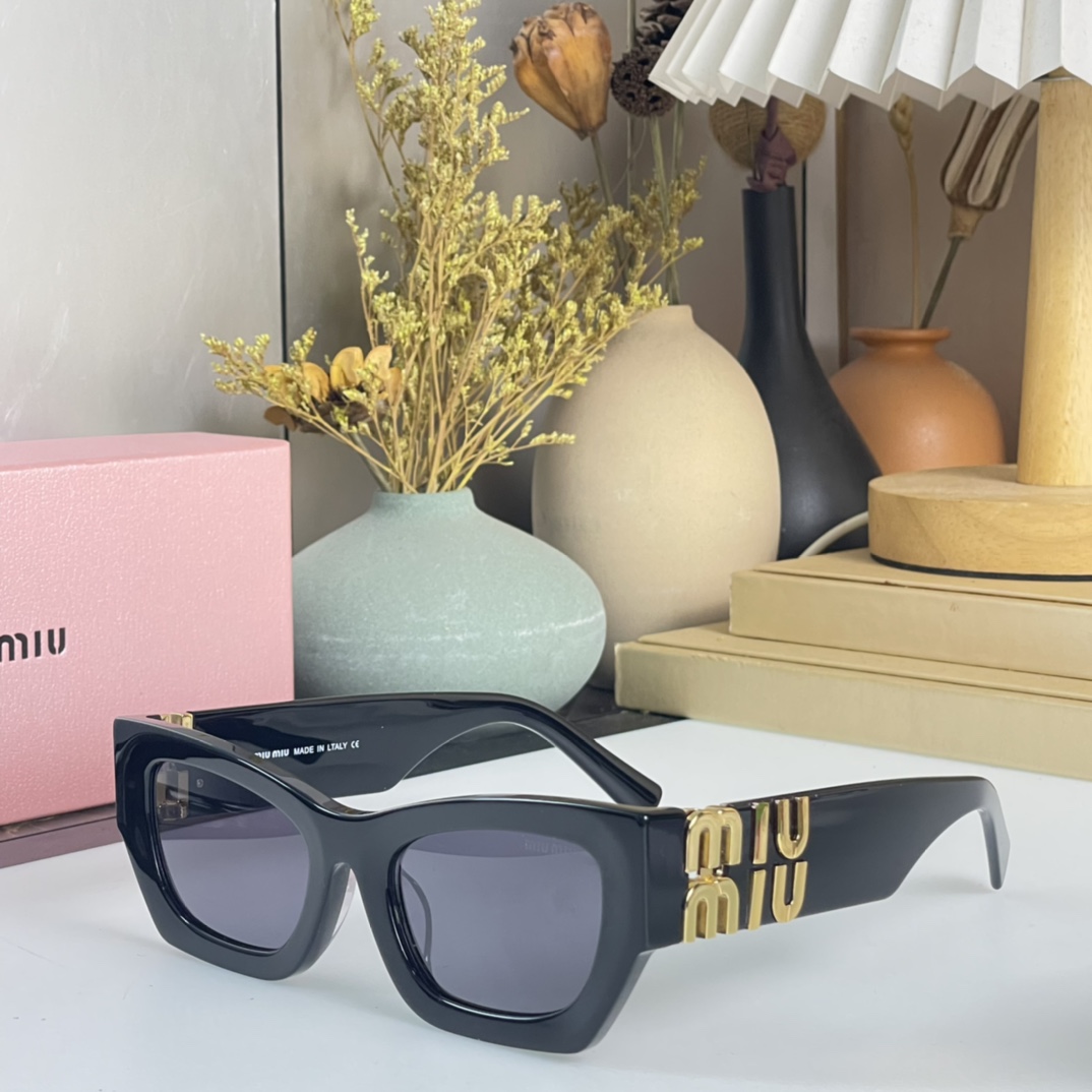 Miu Miu Glimpse Sunglasses - DopestKickz