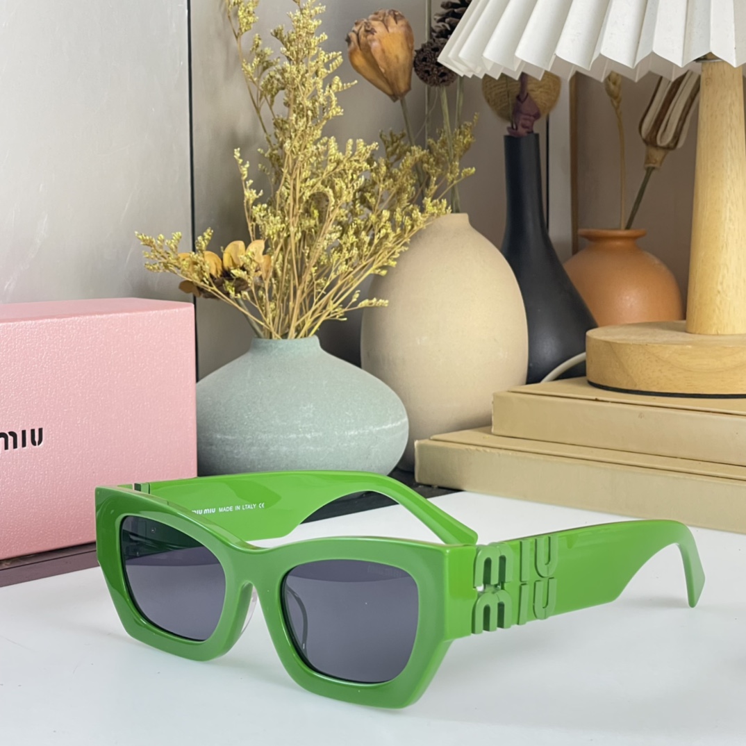 Miu Miu Glimpse Sunglasses - DopestKickz